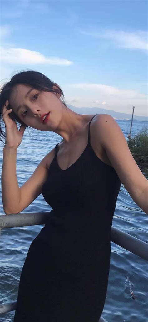 久久亚洲AV成人无码国产最大绽放无限魅力，宛如春风拂柳轻柔缠绵，点燃心灵最深处的绮梦之火。